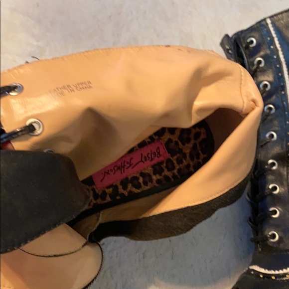 BETSY JOHNSON 🖤 Peekaboo Boots - Picture 2 of 8